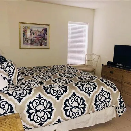 Suntide I Condos W102-3